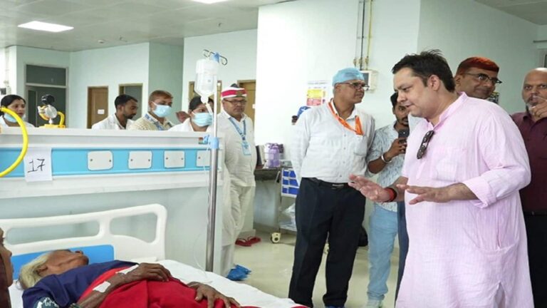 6 दिन के मेगा हेल्थ कैंप से गाजीपुर पहुंचीं सुपर स्पेशलिटी सेवाएं, डॉक्टरों की 35000 मरीजों की जांच और 346 सर्जरियां की गईं