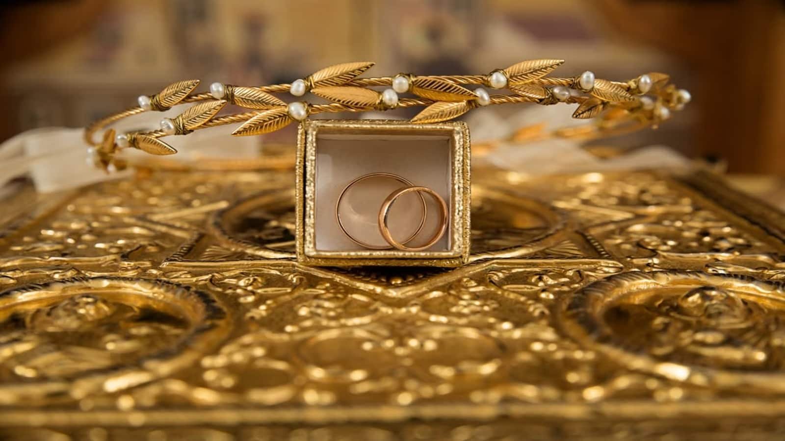 Gold Price Today: करवा चौथ पर चमका सोना, दिल्ली से पटना तक 10 शहरों में बिक रहा इस भाव पर