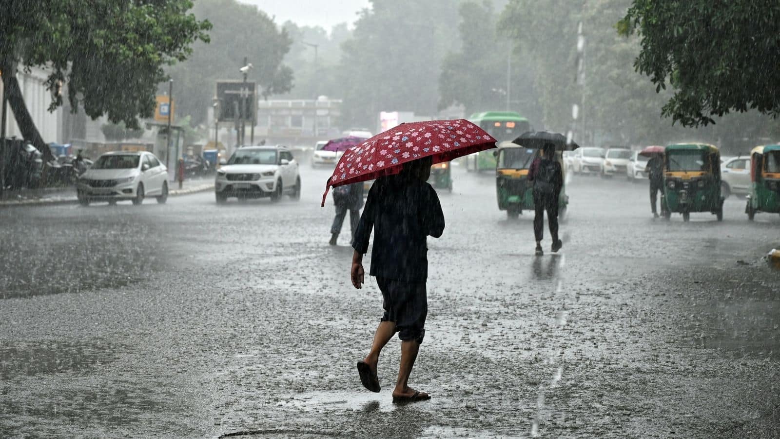 कल का मौसम: दक्षिण भारत के कई राज्यों भारी बारिश का अलर्ट, 60 kmph तक चलेंगी हवाएं, जानें दिल्ली-UP का भी हाल