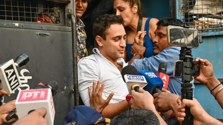 'वह बस वहां से गुजर रहे थे': CEC-विरोध प्रदर्शन में शामिल होने के आरोपों पर इमरान खान के वकीलों का जवाब