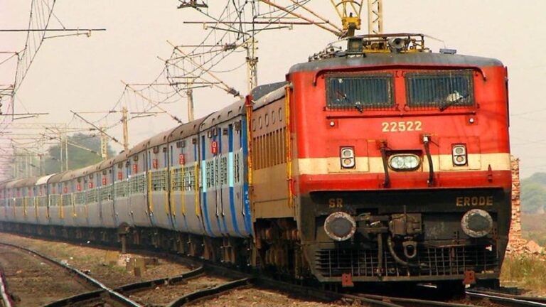 रेलवे को भारी पड़ी रिजर्व कोच से यात्री के सामान की चोरी, दिल्ली के कंज्यूमर कमिशन ने सुनाया 1.45 लाख रुपये हर्जाना देने का आदेश