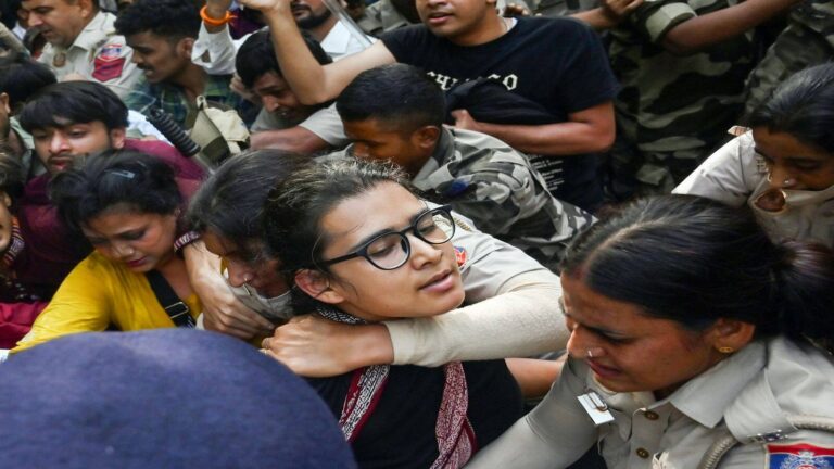 Delhi Protest: दिल्ली में पुलिसकर्मियों पर 3 महिला पत्रकारों का यौन उत्पीड़न का आरोप, क्राइम जांच ने शुरू की जांच