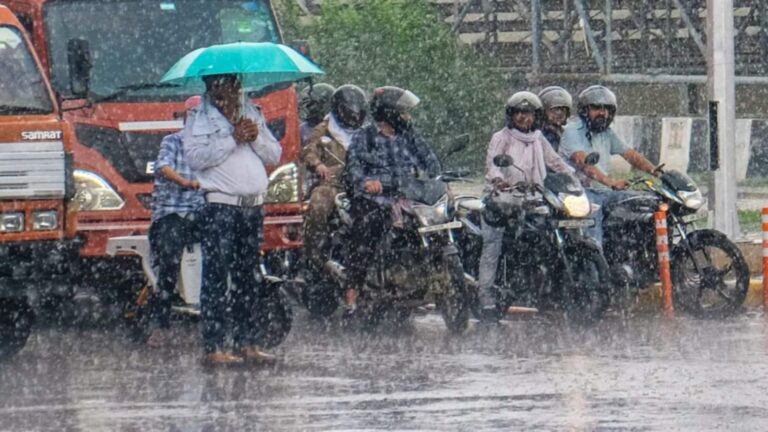 देश के इस हिस्से में 22 अक्टूबर तक जारी रहेगा भारी बारिश का दौर, दिल्ली-यूपी और उत्तराखंड के लिए IMD ने दिया ये अलर्ट