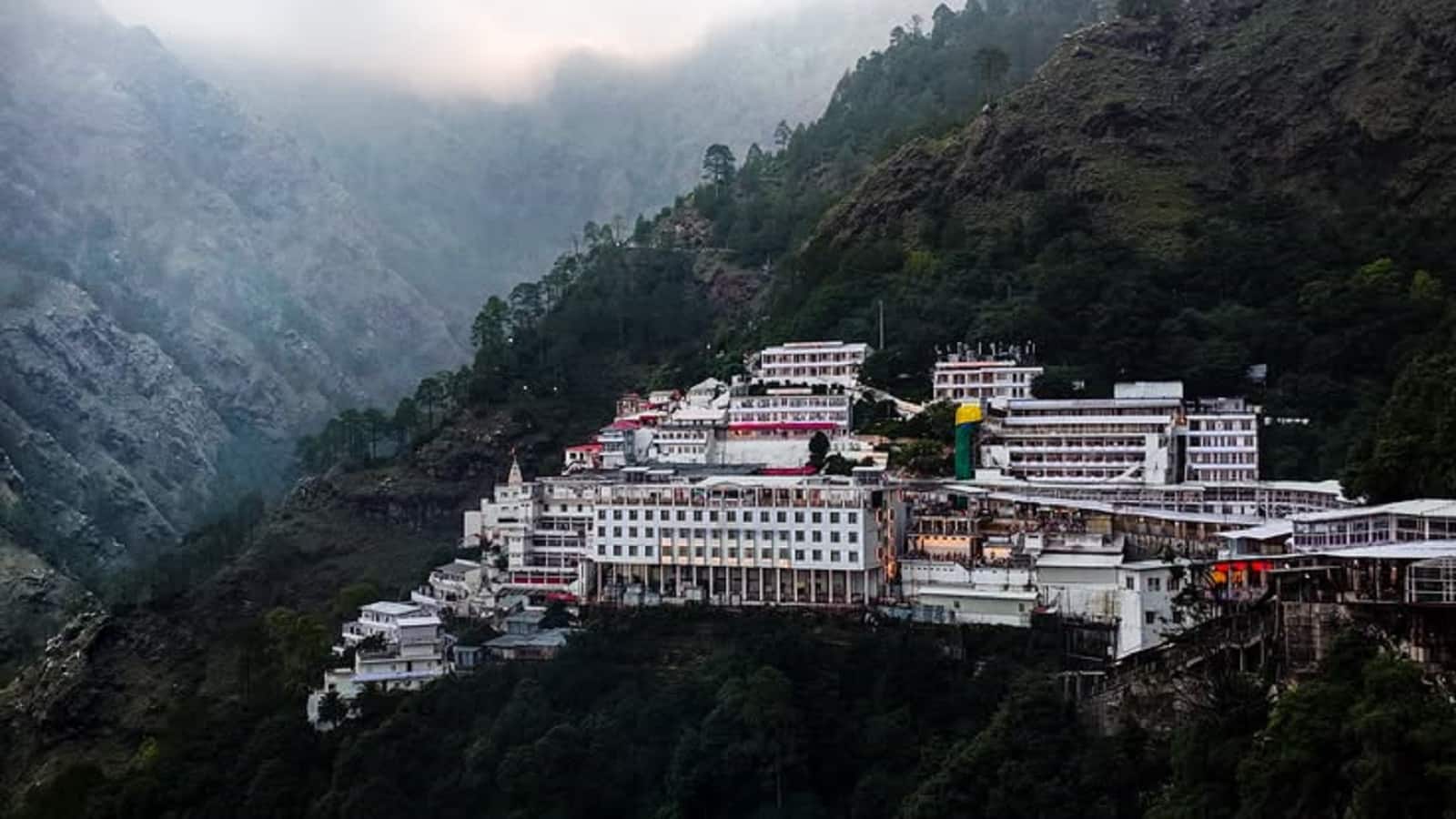 Delhi To Vaishno Devi Bus:ट्रेन का टिकट नहीं मिला तो दिल्ली से सिर्फ इतने रुपये में जाएं वैष्णो देवी और श्रीनगर, जानिए किराया, टाइमिंग