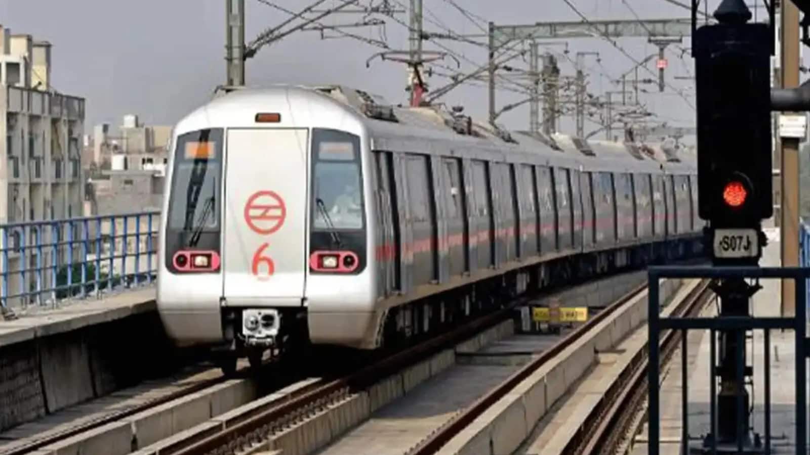 Delhi Metro Update: जंतर-मंतर पर प्रदर्शन का असर, राजीव चौक-केंद्रीय सचिवालय समेत 11 स्टेशनों पर बंद हुई एंट्री-एग्जिट, घर से निकलने से पहले जानें रूट