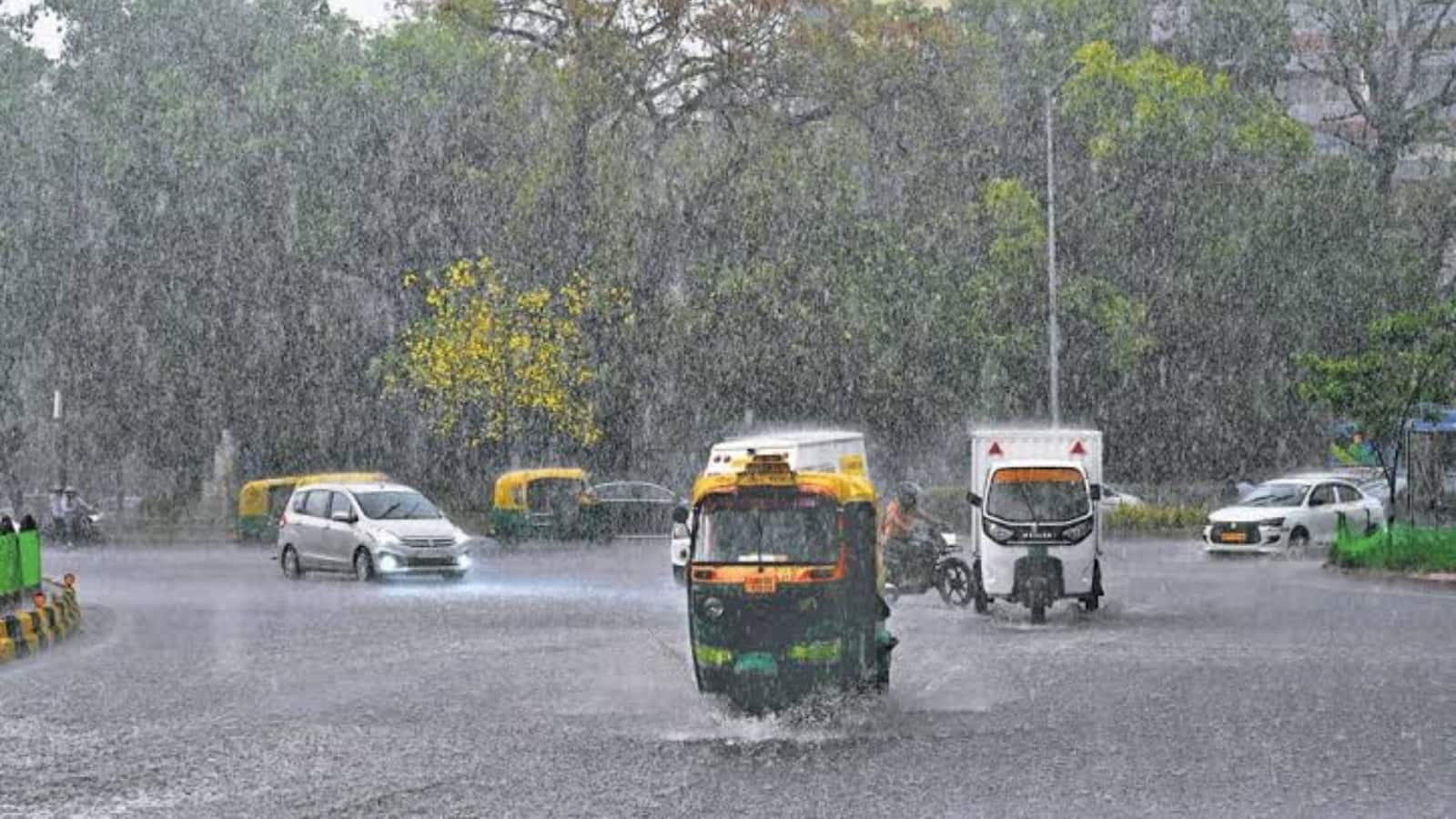 कल का मौसम: दिल्ली-UP समेत कई राज्यों में बारिश और आंधी का अलर्ट, 60 kmph तक चलेंगी हवाएं